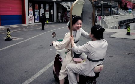 30 Stunning Winning Photos From the 2026 Leica Street Photo Awards