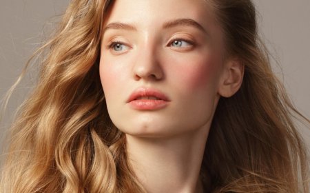 How a Celebrity Hair Stylist Styles a Side Part in 2026