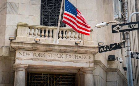 Wedbush’s Top 10 Resilient Tech Stocks: Microsoft (MSFT), Apple (AAPL), and Palantir (PLTR) Lead the Pack