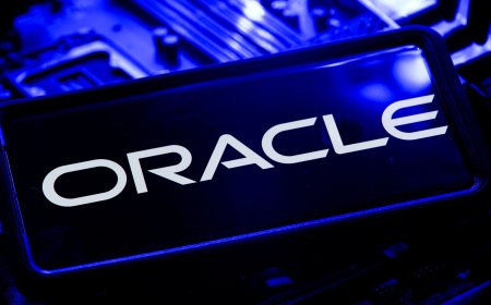 Oracle (ORCL) Stock Faces Pressure as Mass Layoffs Loom Over AI Infrastructure Costs