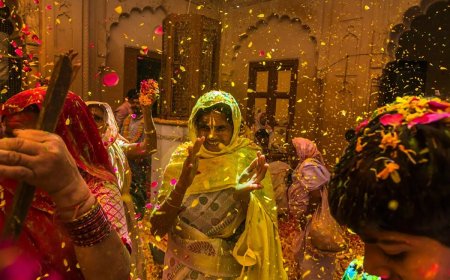The Reclaiming of Color: Raj Sarkar’s Photo Essay on Widow Holi in Vrindavan