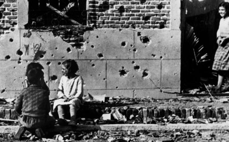 Robert Capa Photo Made This Building Famous, Now There’s a Fight Over What Happens to It