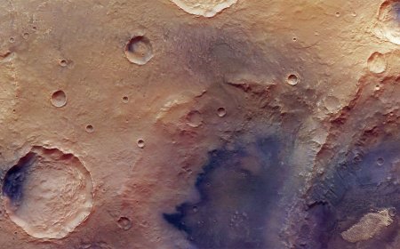 High Resolution Stereo Camera Captures 3D Photos of Craters on Mars