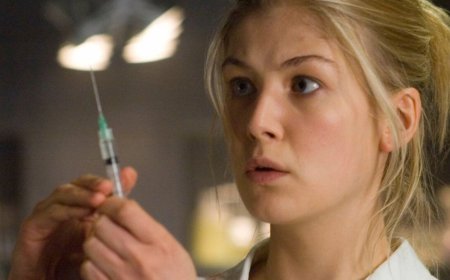 Rosamund Pike Thinks the ‘Doom’ Movie Is So Bad It Nearly Killed Her Career