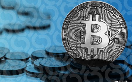 Bitcoin Advances as Oil Jumps Toward $100 on Further Middle East Strikes