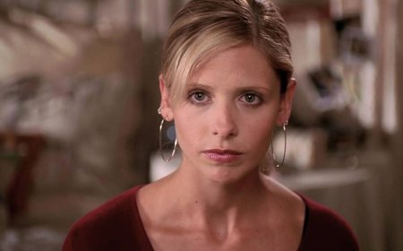 Buffy's Sarah Michelle Gellar begs fans not to read leaked reboot script