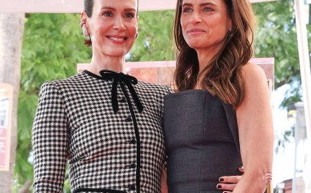 Sarah Paulson Supports BFF Amanda Peet After Cancer Diagnosis