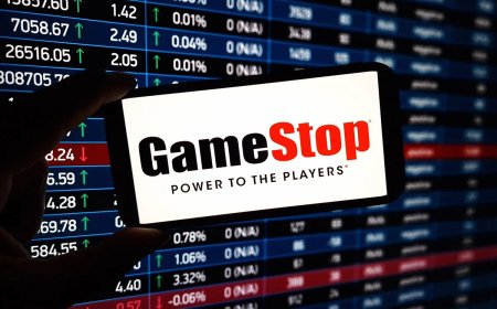 GameStop (GME) Stock Dips Despite Recording Quarterly Profit and Massive Cash Buildup