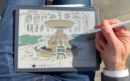 I took the iPad Air and Kindle Scribe Colorsoft drawing in the park — and there's only one I want to use in direct sunlight