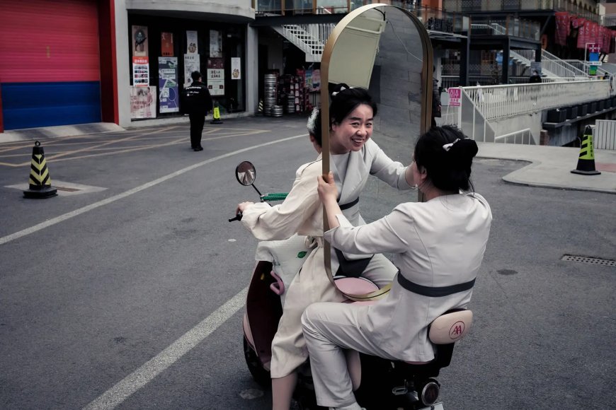30 Stunning Winning Photos From the 2026 Leica Street Photo Awards