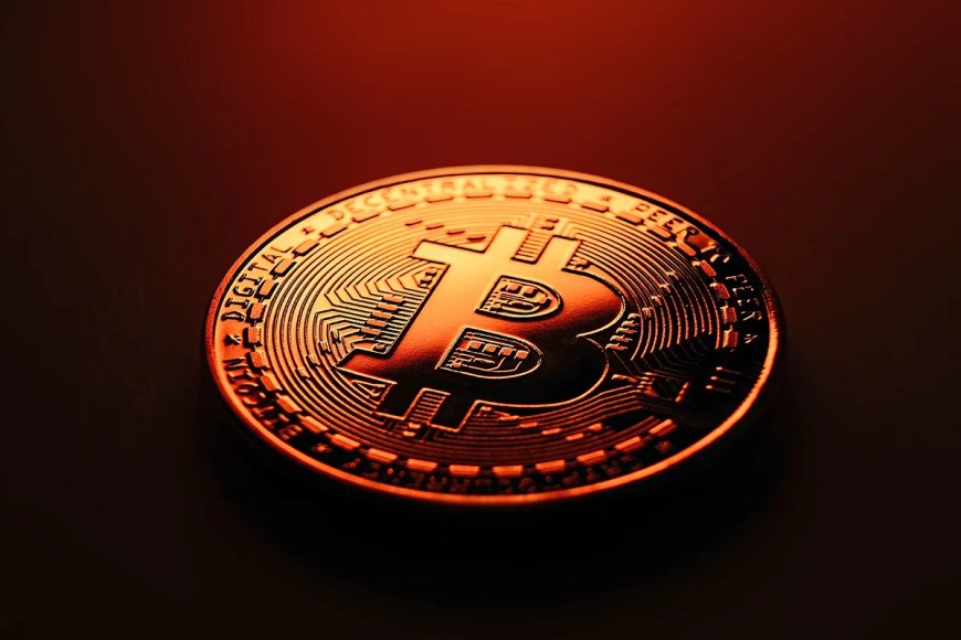 BTC Hits $70K With Steady Flows as Bitcoin Holders Remain Calm in a Tense Climate