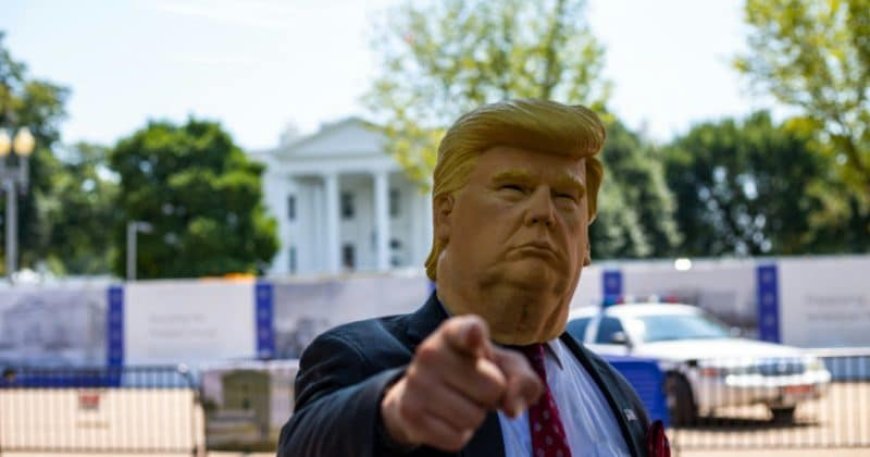 Trump pressures banks to make deal with crypto firms over market structure bill