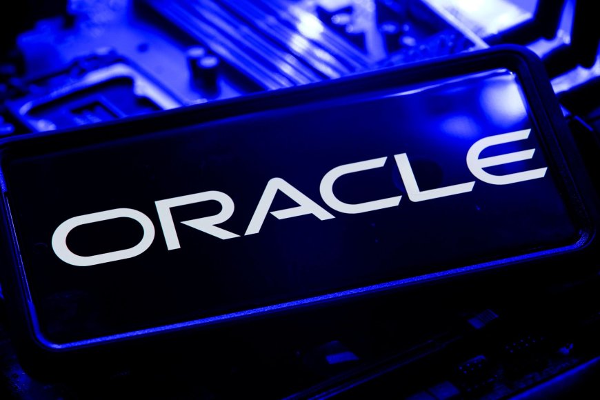 Oracle (ORCL) Stock Faces Pressure as Mass Layoffs Loom Over AI Infrastructure Costs