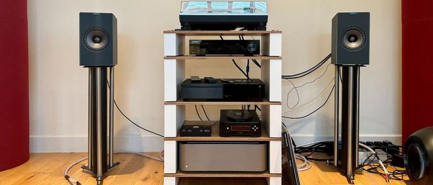 I enjoyed testing this accomplished active stereo speaker system, until it threw in the towel too easily
