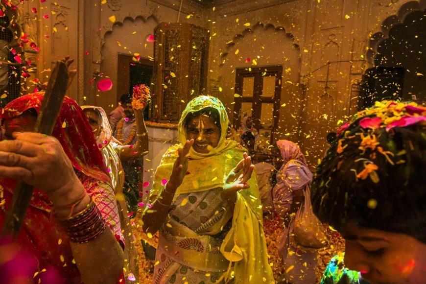 The Reclaiming of Color: Raj Sarkar’s Photo Essay on Widow Holi in Vrindavan