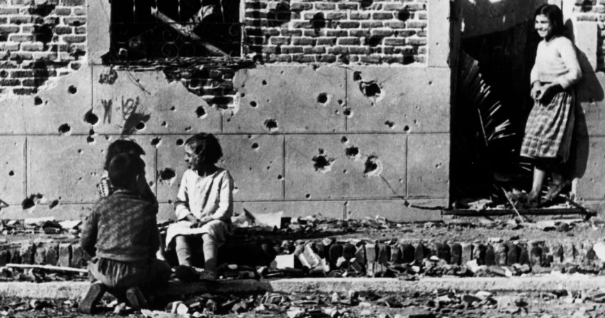 Robert Capa Photo Made This Building Famous, Now There’s a Fight Over What Happens to It