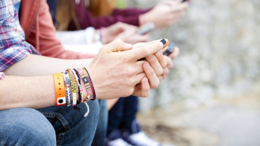 AI Chatbots Are Giving Teens Absolutely Terrible Diet Advice, Study Warns