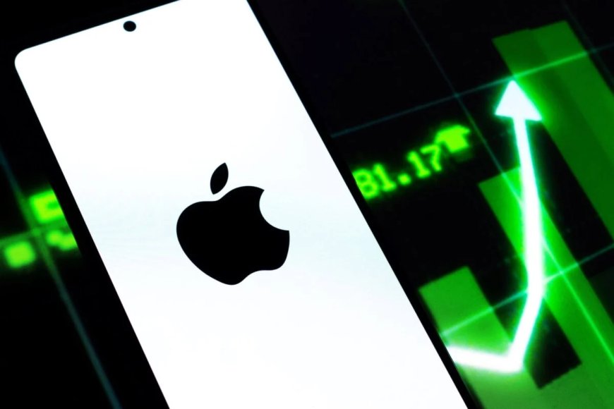 Apple (AAPL) Stock Climbs as Morgan Stanley Survey Reveals Record-Breaking iPhone Upgrade Activity