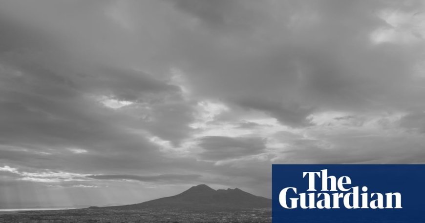 ‘Was that an earthquake?’ Italy’s great psychogeographer tackles the Vesuvius-haunted Naples tourists seldom see