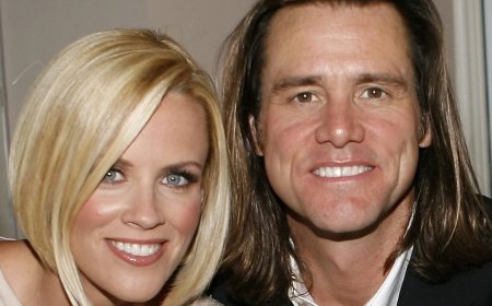 Jim Carrey's ex Jenny McCarthy weighs in on wild clone rumors after his unrecognizable appearance at awards show