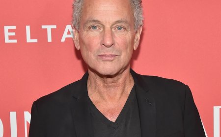 Fleetwood Mac's Lindsey Buckingham Attacked With Unknown Substance