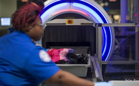 United Airlines App Adds TSA Wait Predictions, AirTag Luggage Tracking