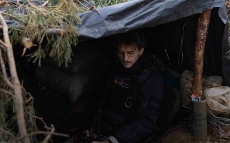 Ukrainian Photojournalist Raises Funds for Electronic Prosthetic Knee After Front-Line Injury