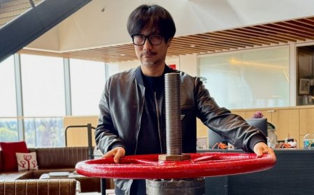 Hideo Kojima went to Valve and like a master troll took a photo of himself with 3 Half-Life gravity guns