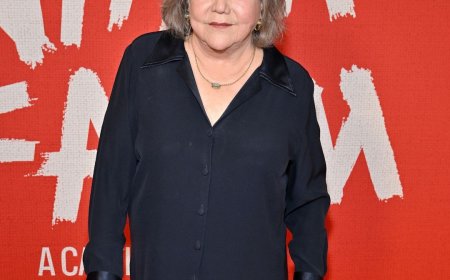 Kathleen Turner, 71, Makes Rare Red Carpet Appearance