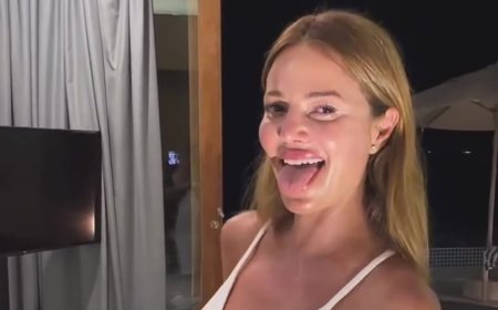'Nude artist' Dina Broadhurst sends fans wild as she leaves NOTHING to the imagination while posing completely naked: 'Looking half your age!'
