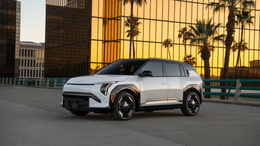 Kia shows off small cars in NY: The 2027 EV3 and 2027 Seltos Hybrid