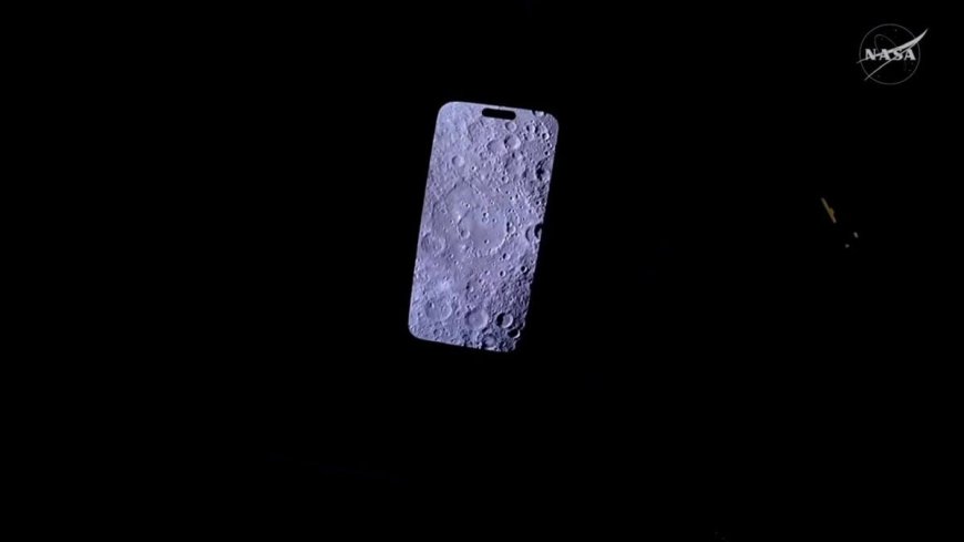 Someone Finally Took a Good iPhone Photo of the Moon. Good Luck Copying Their Trick
