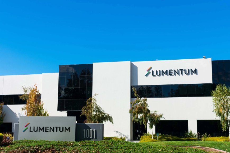 Lumentum (LITE) Stock Gains as Wall Street Raises Targets on AI-Driven Order Surge