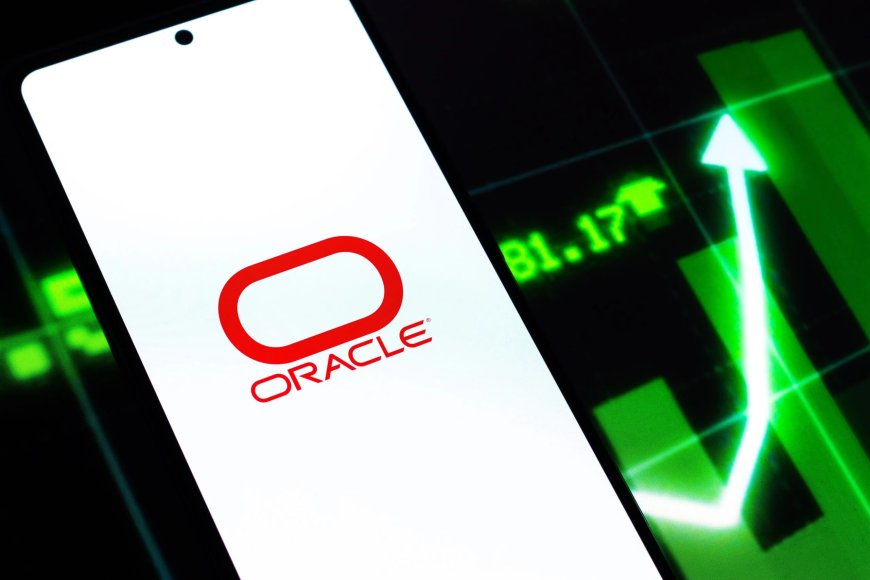 Oracle (ORCL) Stock Plunges 29% Despite Record AI Backlog — Is It a Buying Opportunity?