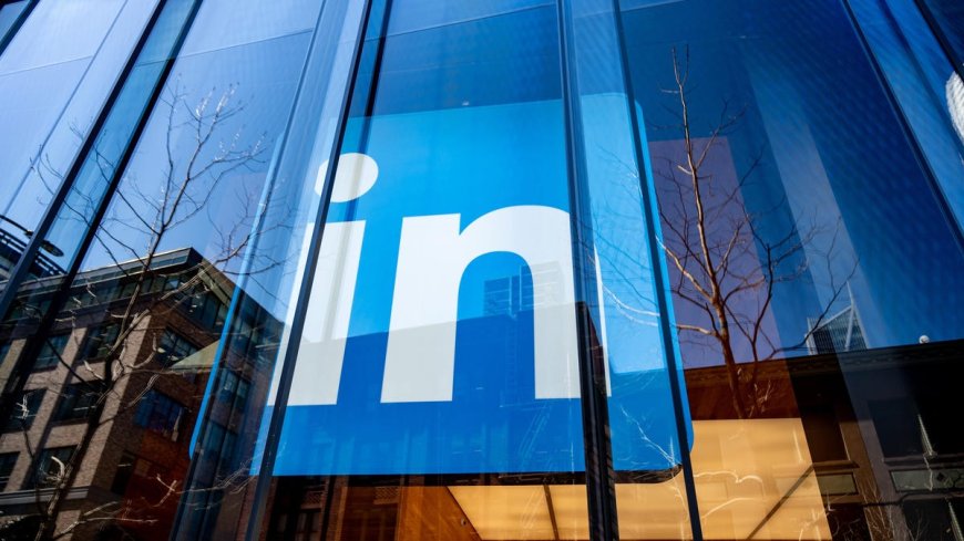 Want to stand out on LinkedIn? Try this career strategist's top 3 tips for strengthening your profile