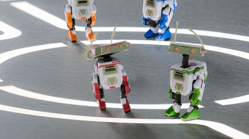Exclusive: BDX Droid figures, a talking Mandalorian, and more Star Wars toys are landing at Disney Store for May the 4th