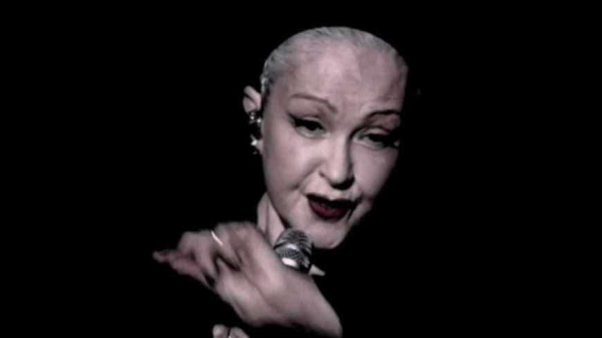 Cyndi Lauper stops Las Vegas concert to swear at heckler: 'I'm gonna come for you, I'm from Brooklyn'