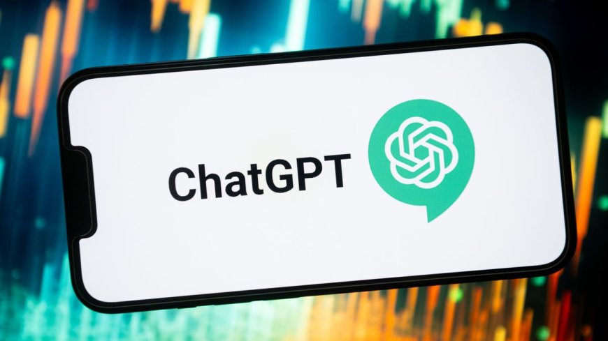 I noticed ChatGPT slowly drifting off topic in long chats — this tiny prompt forces it to reset itself every few messages and keeps the conversation surprisingly on track