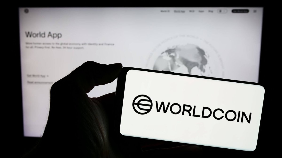 Worldcoin Surges 15% as On-Chain Activity Hits 2026 Highs Amid DeFi Integration