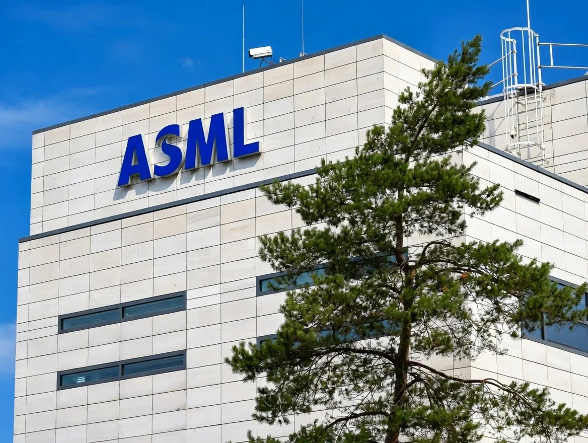 UBS Names ASML (ASML) as Top Stock Pick Amid Bullish S&P 500 Outlook