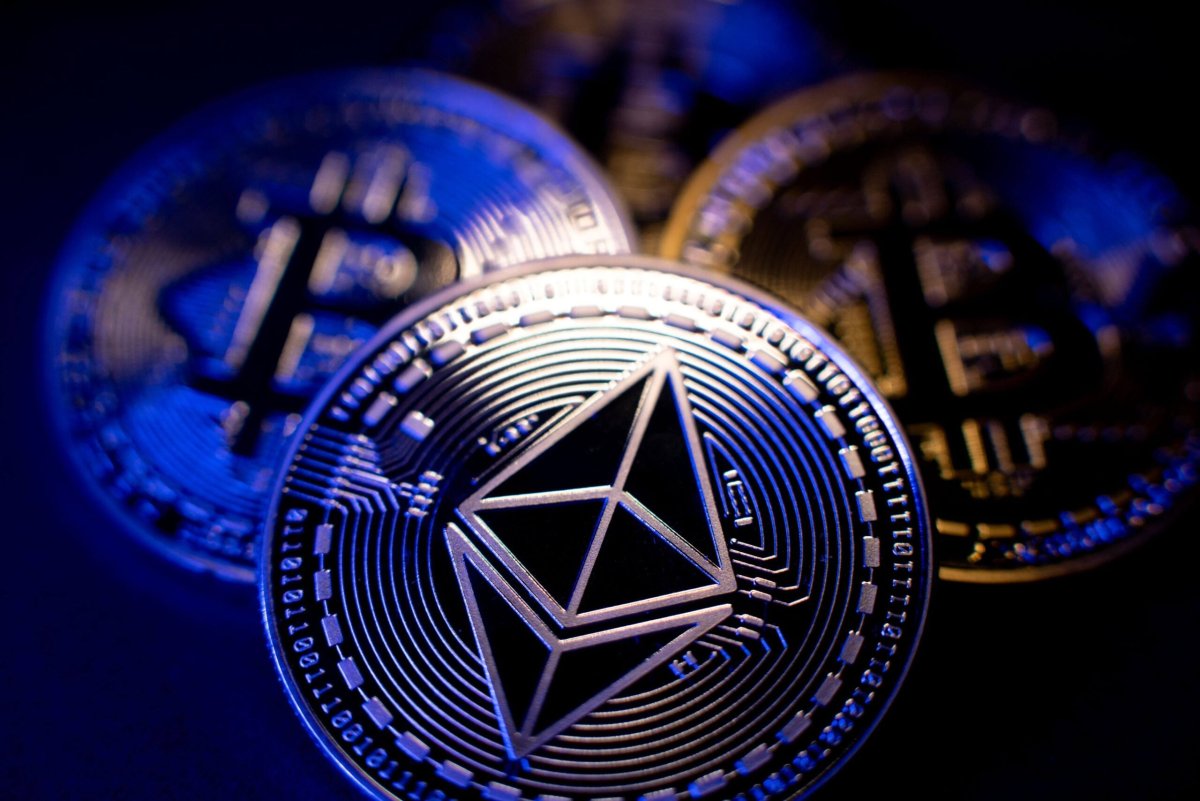 Rich Dad Poor Dad Author Predicts 2026 Economic Collapse: His Top Investment Picks Revealed