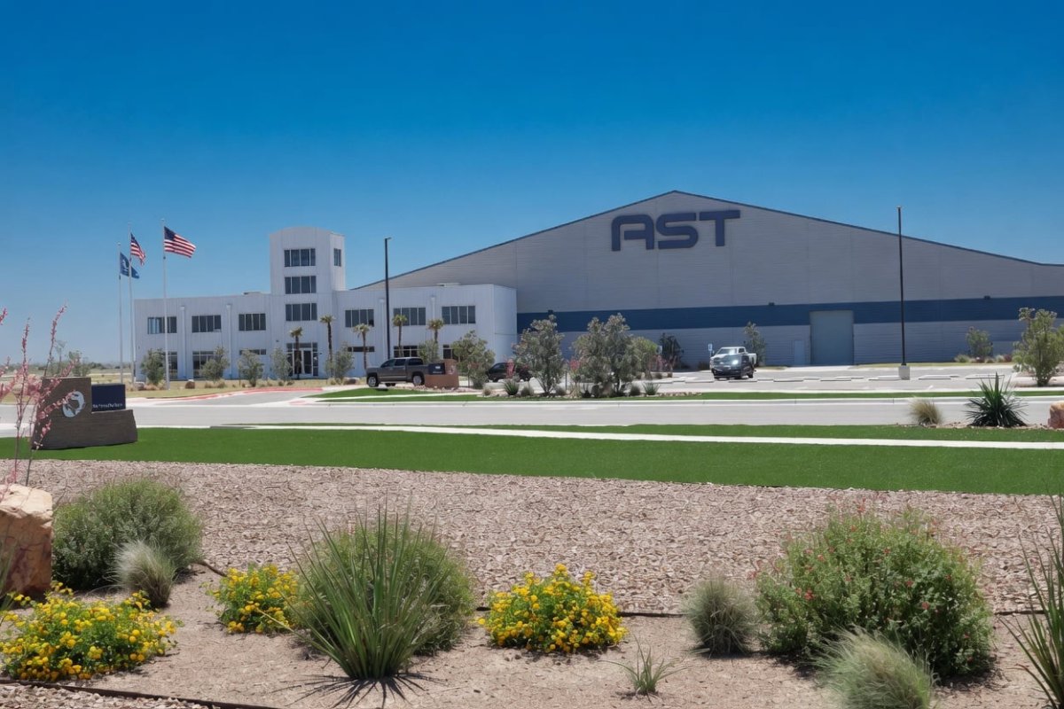 AST SpaceMobile (ASTS) Stock Gains Momentum After Major Carriers Announce Satellite Partnership