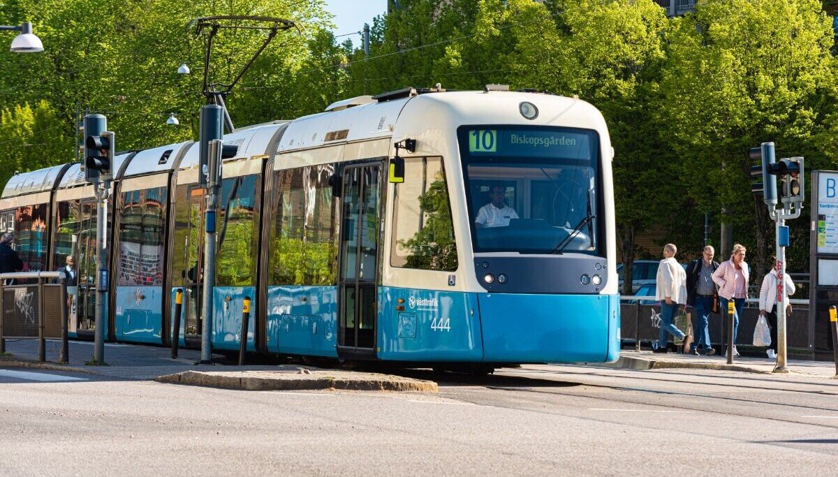 Gothenburg's self-driving bus trammed on day one