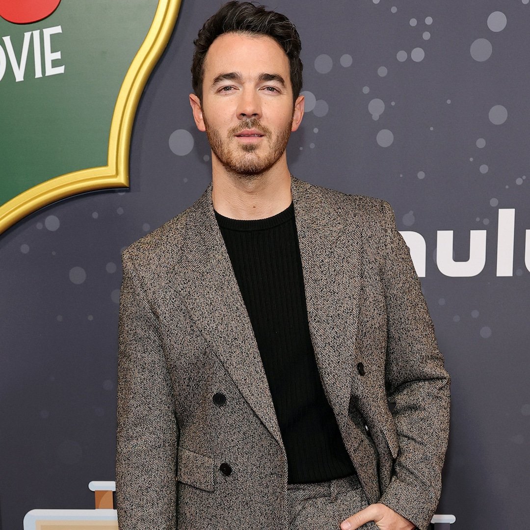 Kevin Jonas Debuts Ripped Body Transformation in Shirtless Gym Video