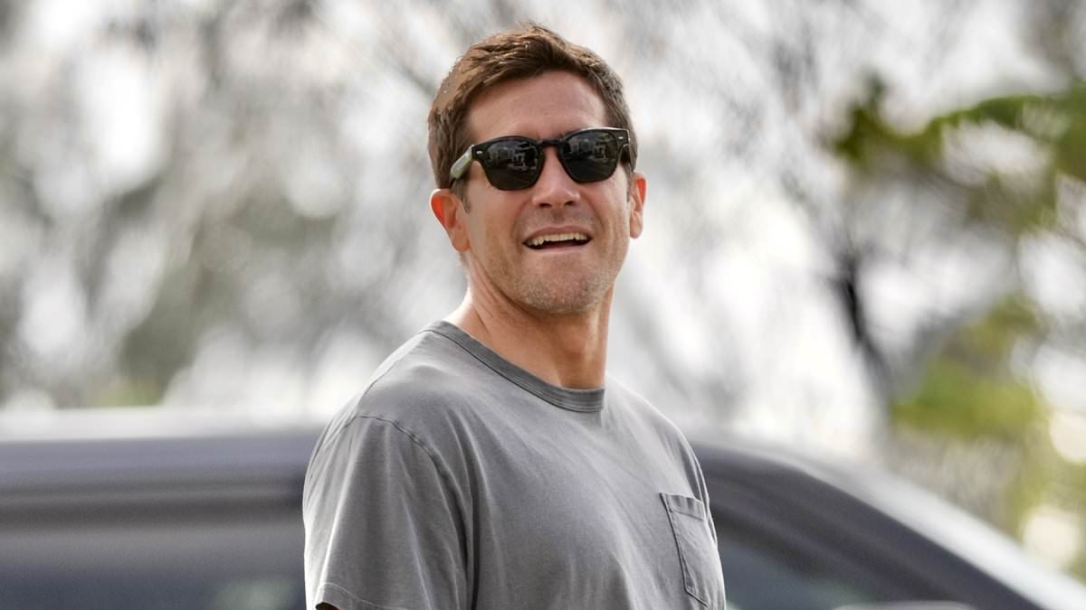 He's just like us! Jake Gyllenhaal foregoes footwear and goes barefoot on the Gold Coast
