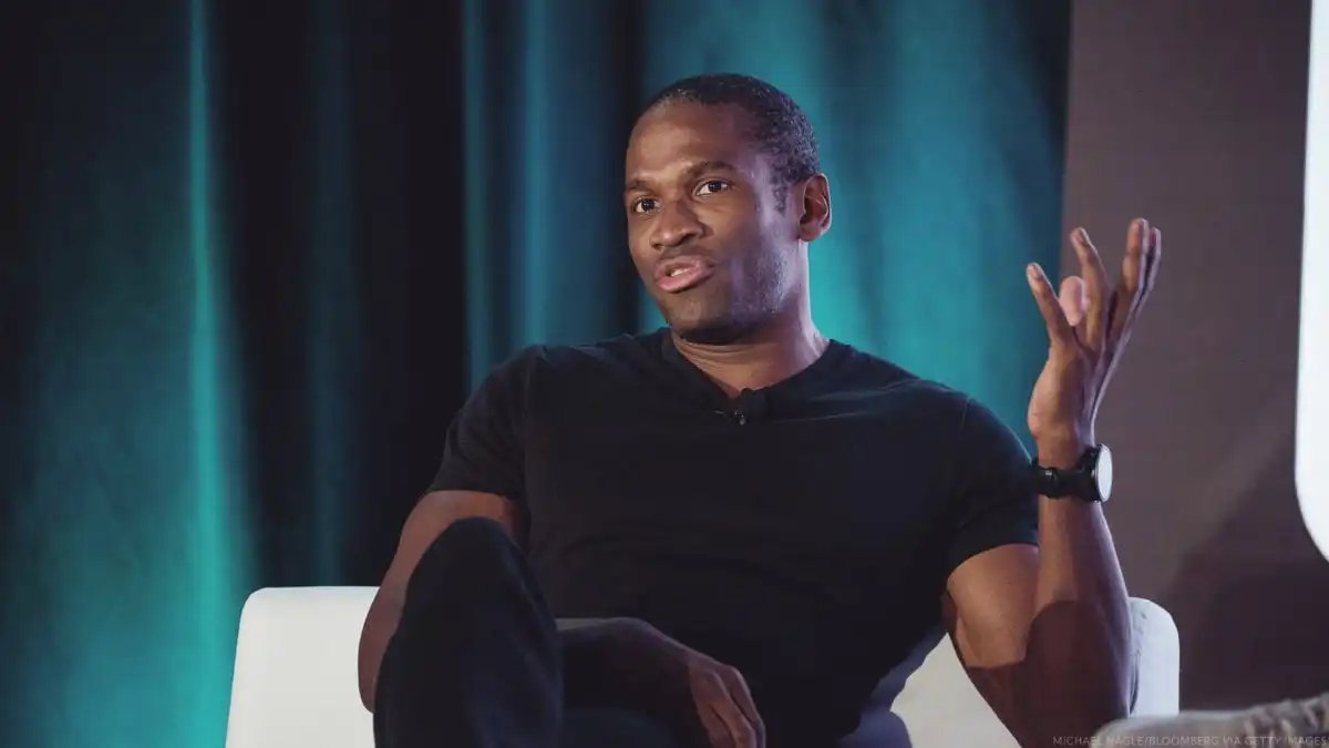Arthur Hayes Warns AI Could Spark the Next Major Banking Crisis Worse Than 2008