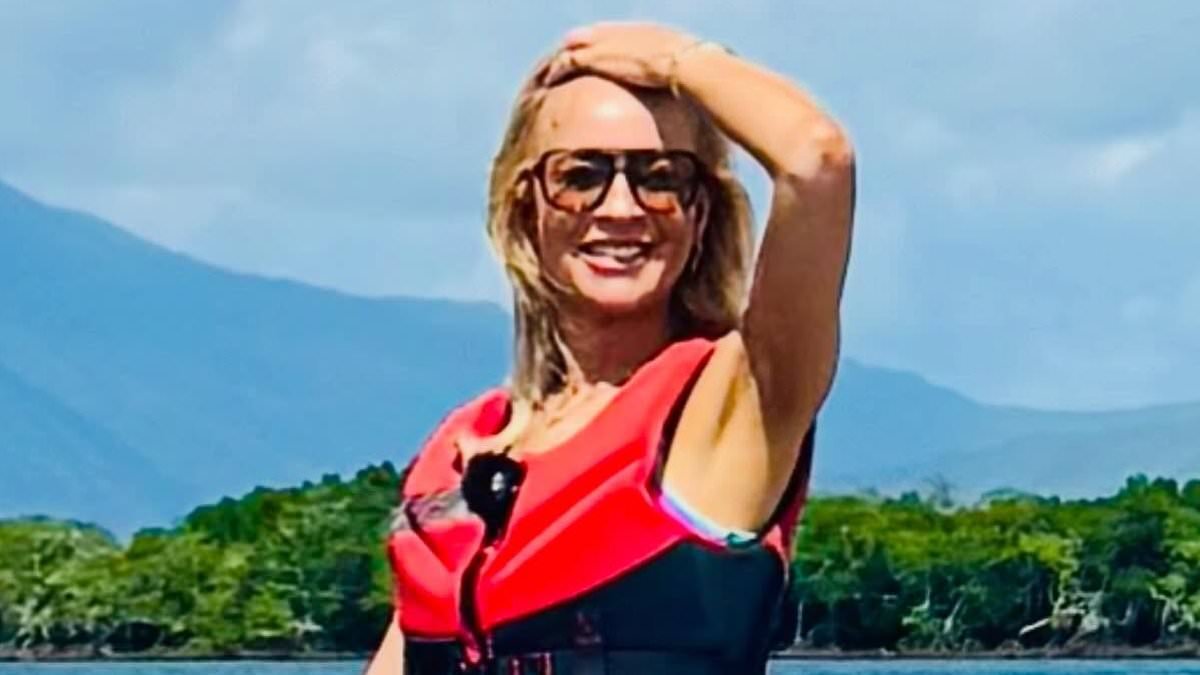 Carrie Bickmore sizzles as she shows off her incredible bikini body