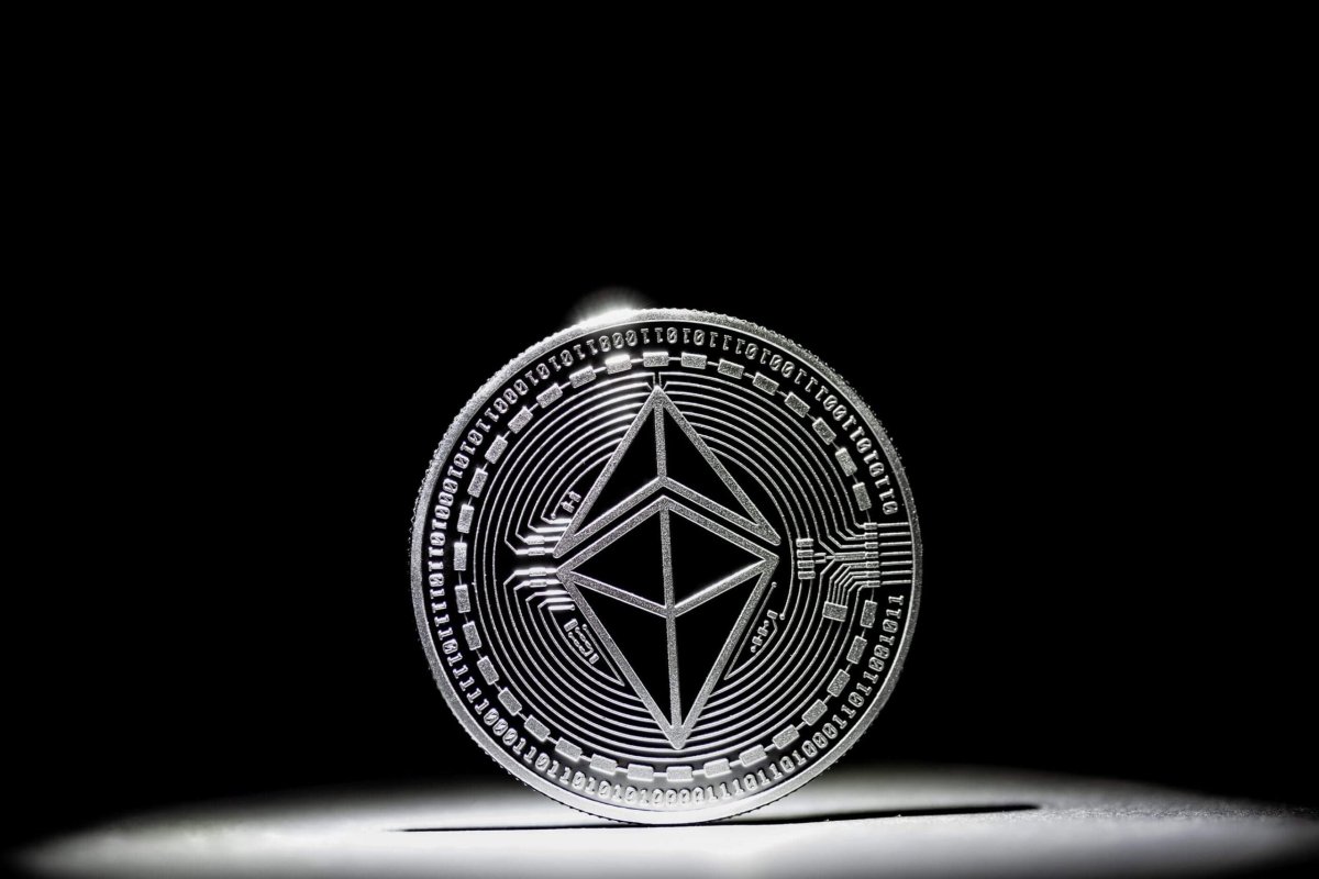 Ethereum (ETH) Price Action: Institutional Buyers Accumulate While Whale Resistance Builds