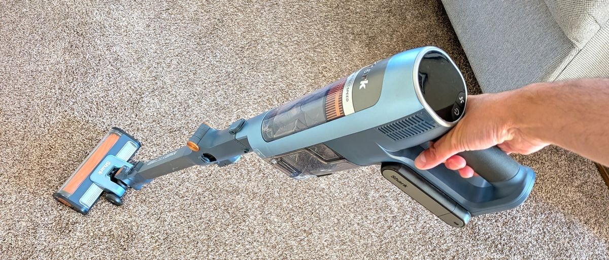 The Shark Powerdetect Speed delivers superb cleaning in short bursts, and with a mess-reducing auto-empty dock, it's superb value