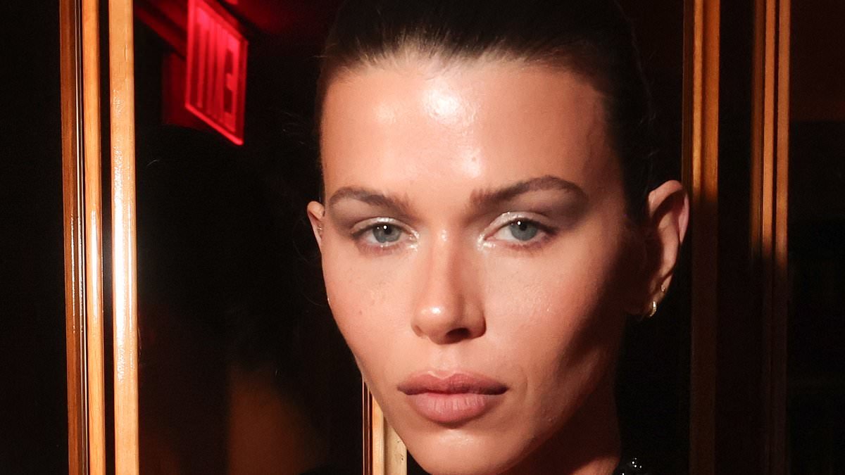Fishbowl owner's wife and top model Georgia Fowler showcases her incredible body by stepping out braless after their brief split
